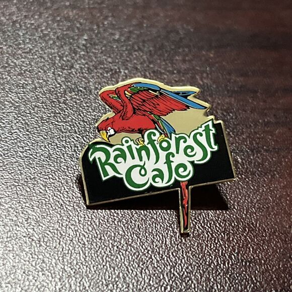 Rainforest‎ Cafe Rio Macaw Parrot Mascot Lapel Hat Pin - Picture 1 of 3